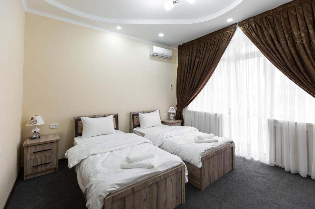 Light Hotel Tachkent Extérieur photo