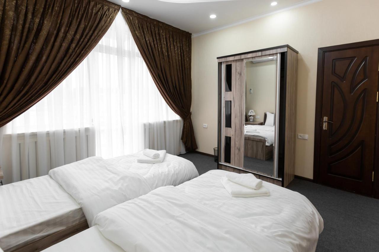 Light Hotel Tachkent Extérieur photo